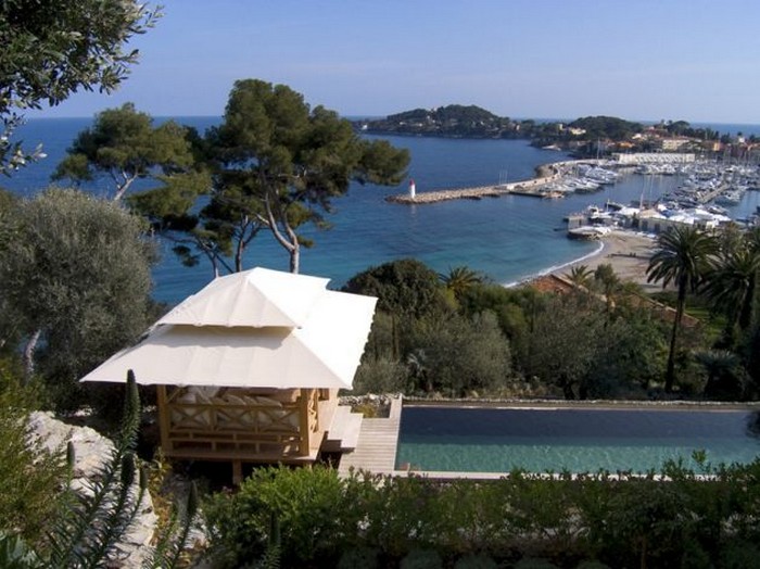 別墅設(shè)計的全景塞浦路斯海岸別墅